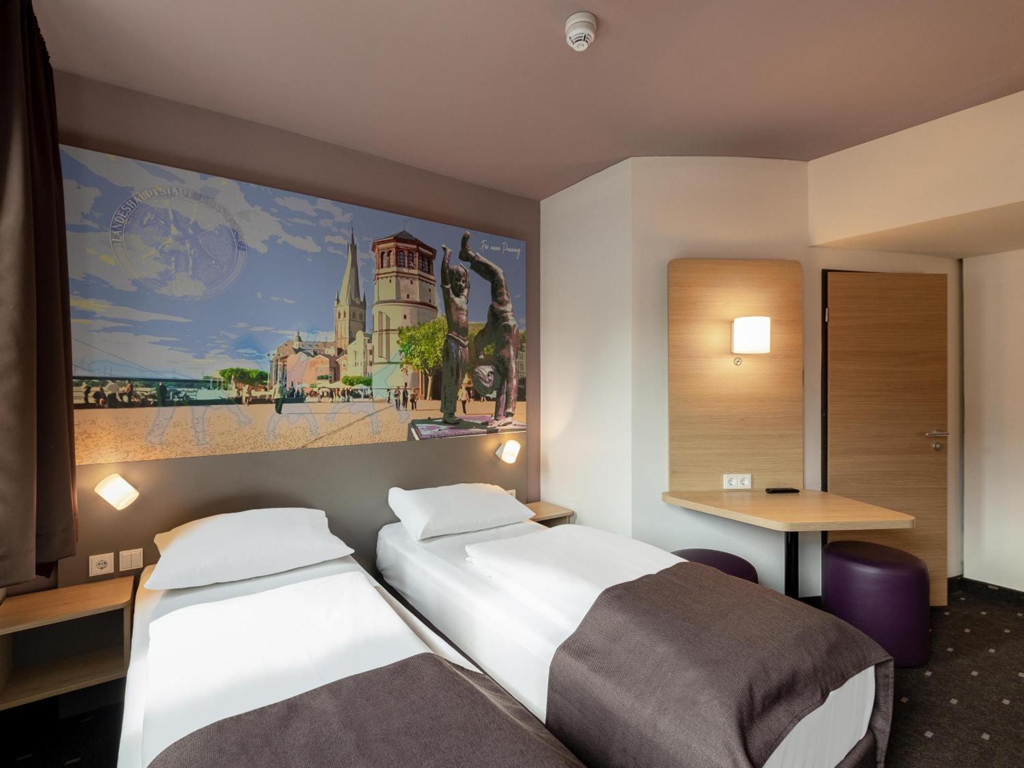 B&B Hotel Duesseldorf-Mitte Exteriör bild