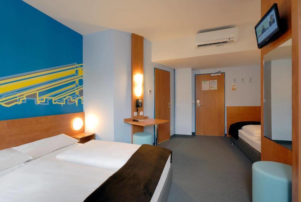 B&B Hotel Duesseldorf-Mitte Exteriör bild